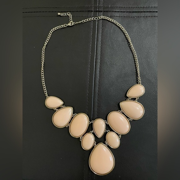 Pink and gold tone bead scoop necklace costume jewelery - Picture 4 of 8